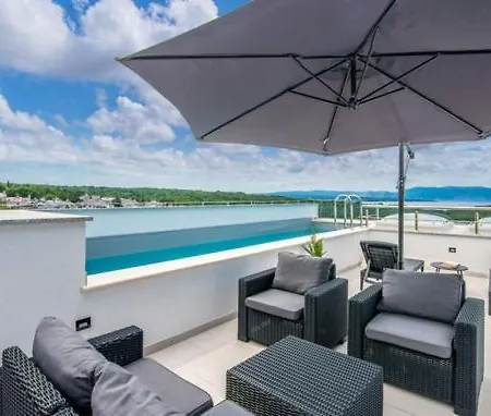 Solis Lacus Penthouse Apartment Njivice