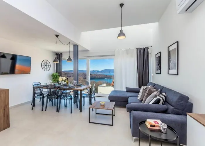 Solis Lacus Penthouse Njivice