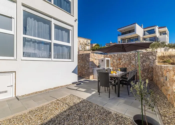 Solis Lacus Penthouse Njivice