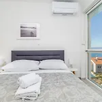 Solis Lacus Penthouse Njivice