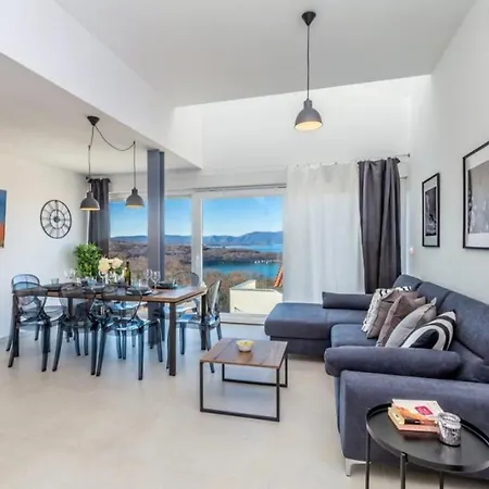 Solis Lacus Penthouse Njivice