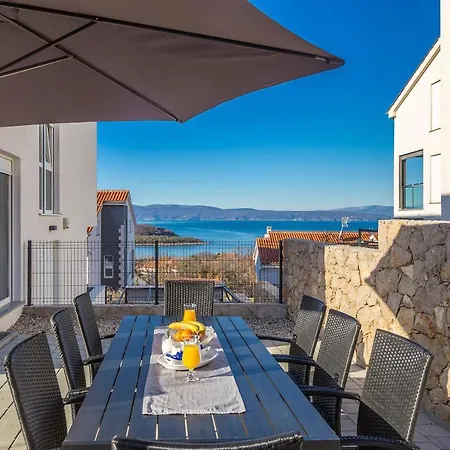 Solis Lacus Penthouse Apartment Njivice