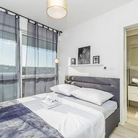 Solis Lacus Penthouse Apartment *