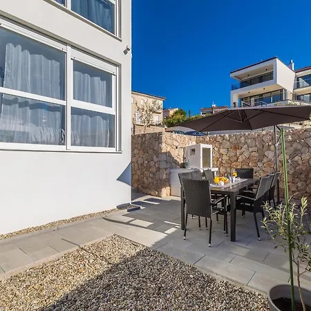 Solis Lacus Penthouse Njivice