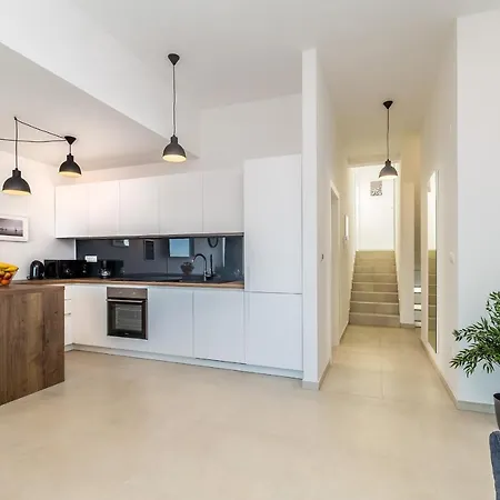 Solis Lacus Penthouse Njivice