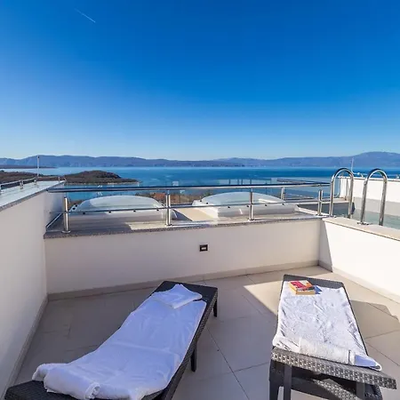 Solis Lacus Penthouse * Njivice